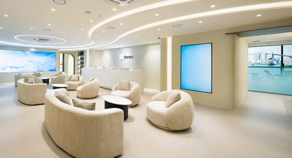 서울 논현역에 위치한 블랑쉬치과 전면사진