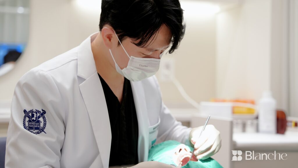 블랑쉬치과 김태형 대표원장님 진료